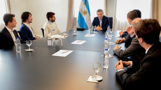 Macri recibió a estudiantes premiados por Microsoft en un concurso internacional sobre tecnología